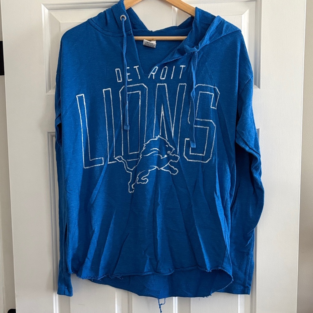 Excellent condition Women’s VS Pink NFL Detroit Lions Hoodie for sale!